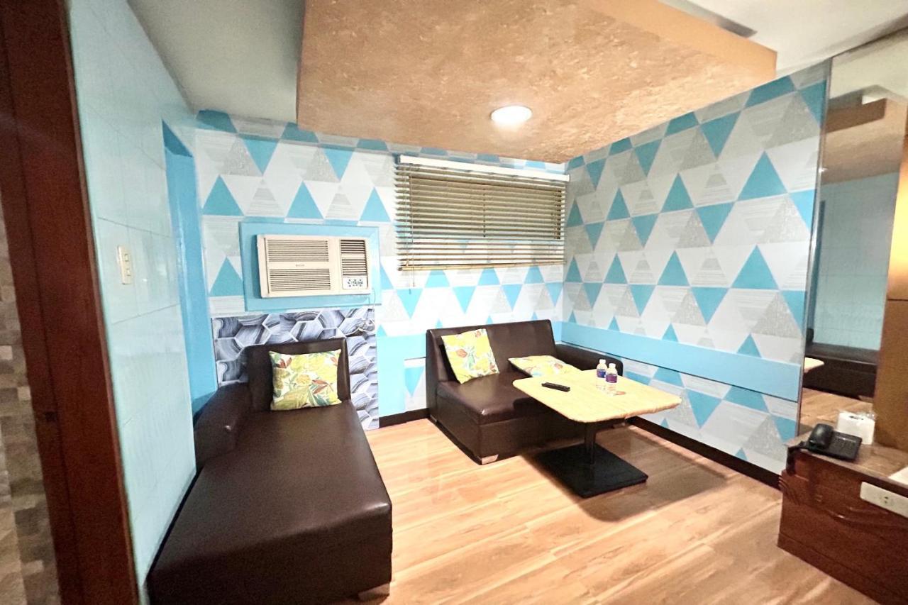 Oyo 971 Liza Lodge Pasay Esterno foto
